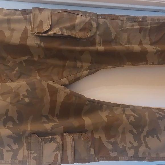 Wrangler Camo pants 38x32 Great condition - Picture 2 of 5